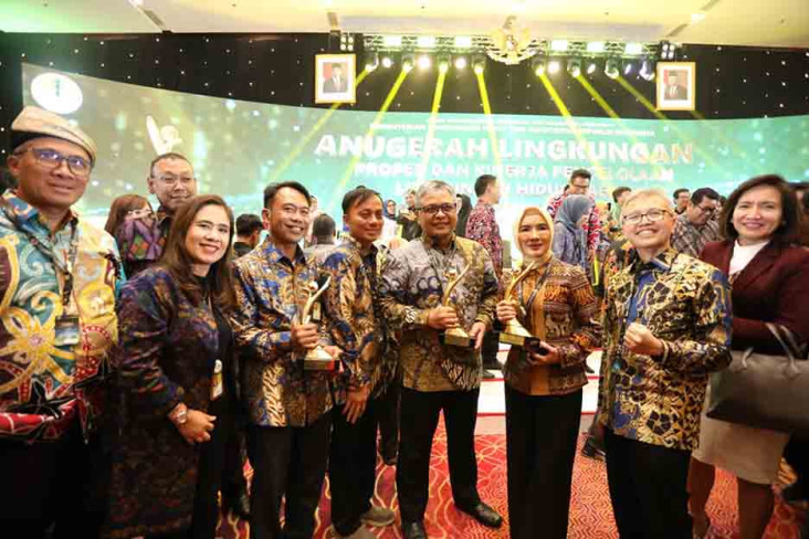 Sabet 12 Proper Emas,...