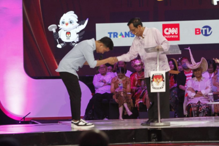 Momen Gibran Tetap Menghormati...