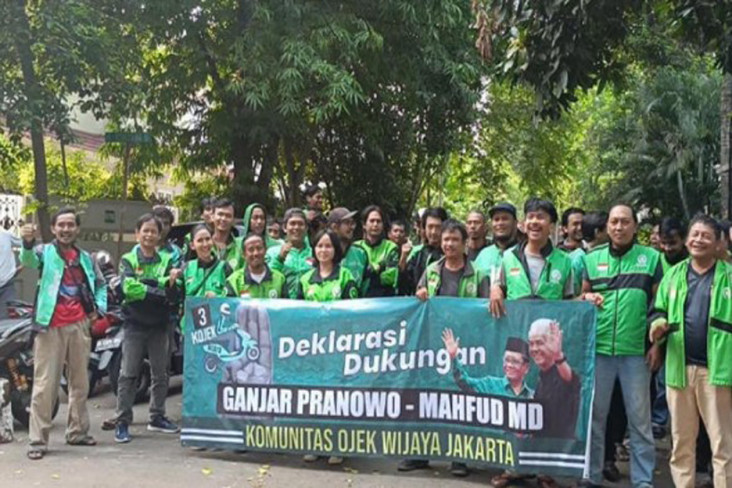 Dukung Ganjar-Mahfud,...