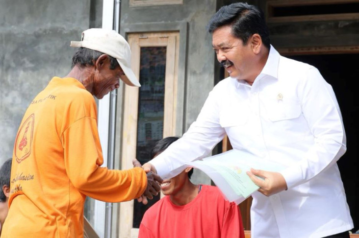 Kunjungan ke Brebes,...