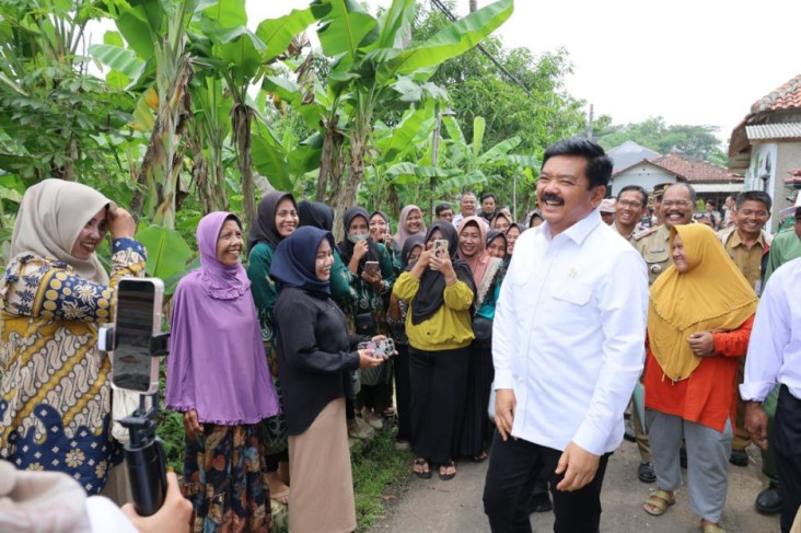 Kunjungan Kerja, Menteri...