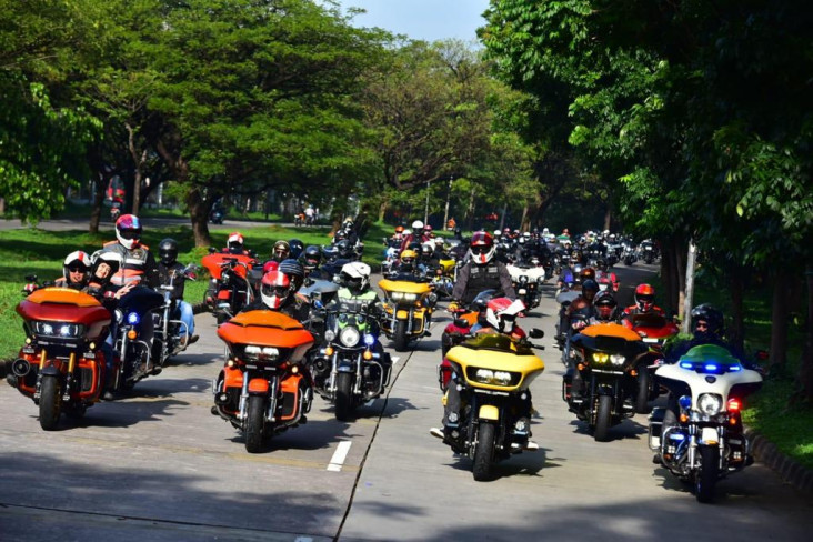 Ratusan Bikers Harley-Davidson...