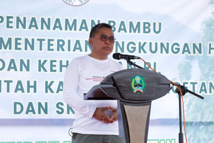 Atasi Masalah Lingkungan,...
