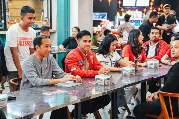 Sempat Makan Mi Bareng,...