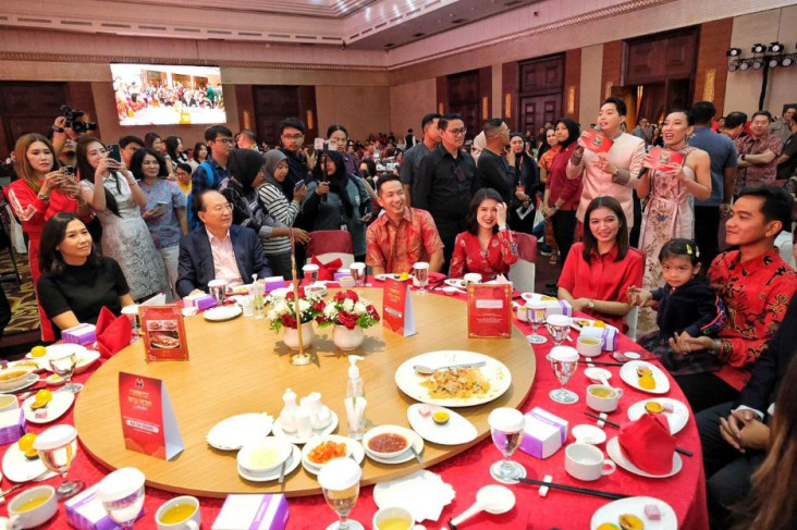 Momen Gibran Merayakan...