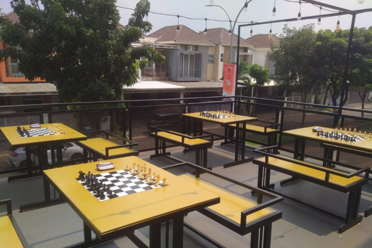 Check, Mate Cafe Hadirkan...