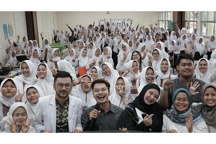 Glow to School Gaungkan...