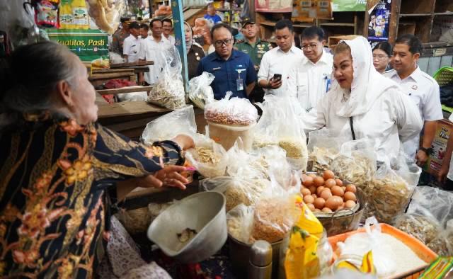 Tekan Kenaikan Harga...