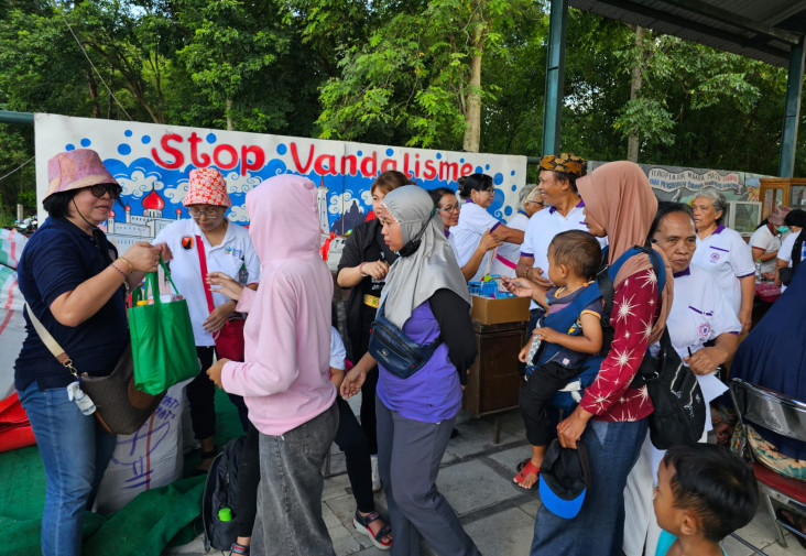 Bakti Sosial Pengobatan...