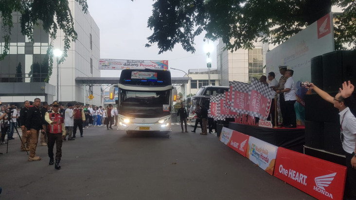 Mudik Bersama, AHM Berangkatkan...