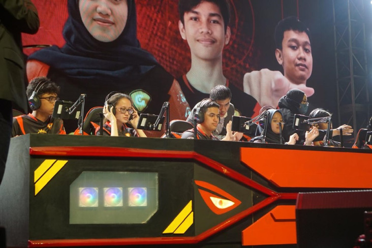 GO Gelar The Champion...