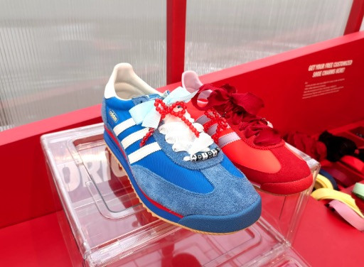 Adidas Rayakan Peluncuran...
