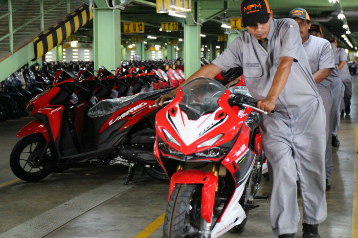 Angka Penjualan Motor...