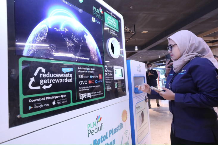 PLN Gelar Light Your...