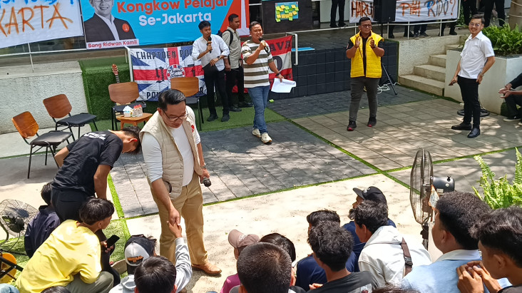 Ridwan Kamil Hadiri...