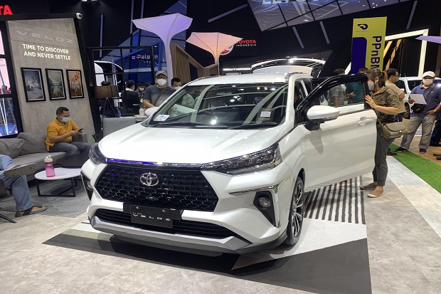 Perbandingan Toyota...