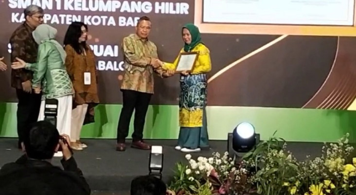 Dua Sekolah di Kotabaru...
