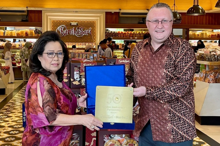 Konsisten Hadirkan Bakery...