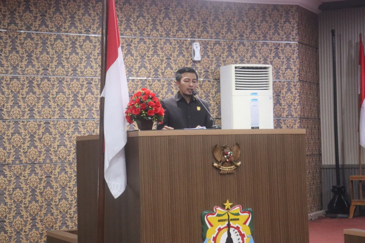 Rapat Paripurna DPRD...