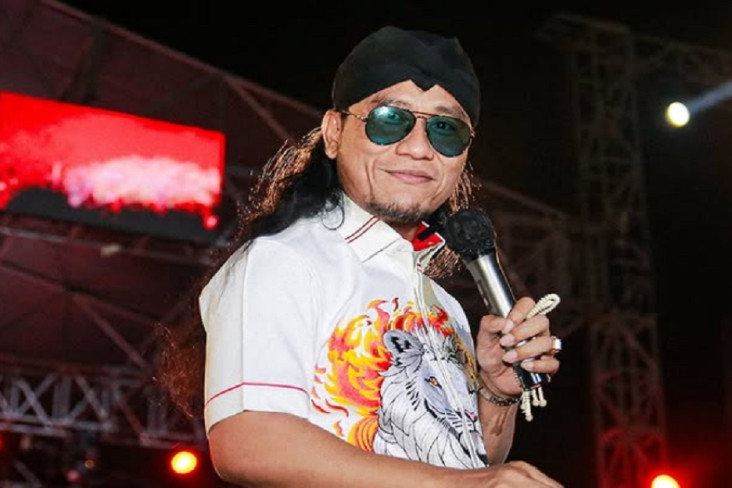 Viral! Gus Miftah Bantu...