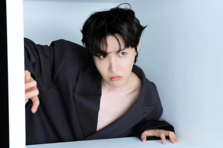 J-Hope BTS Gelar Konser...