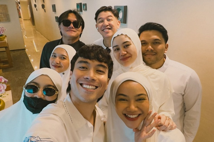 Mahalini Umrah Bareng...