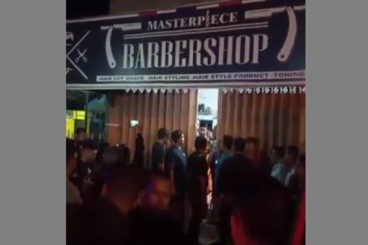 Rebutan Janda, Pegawai...