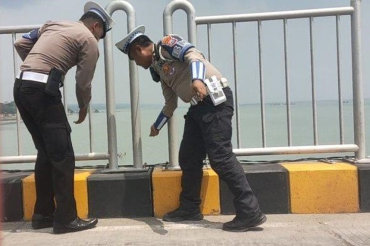 Temukan Lagi Benang...