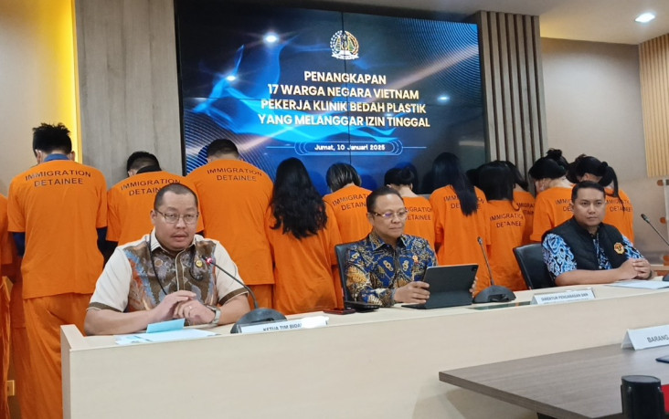 17 Warga Negara Vietnam...