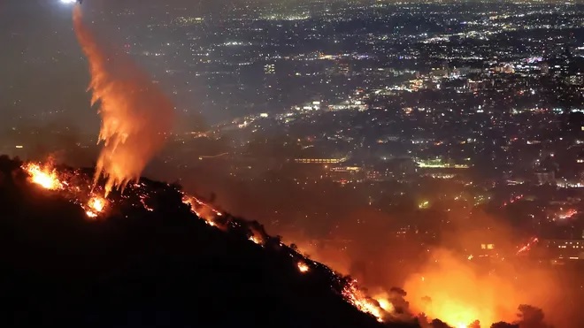 Kebakaran Los Angeles...