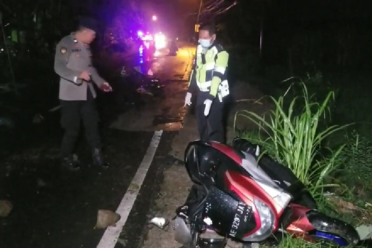 Jatuh Dibonceng Pacar,...