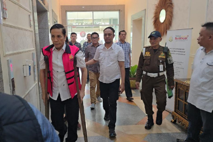 Kejagung Tahan Kadisnakertrans...