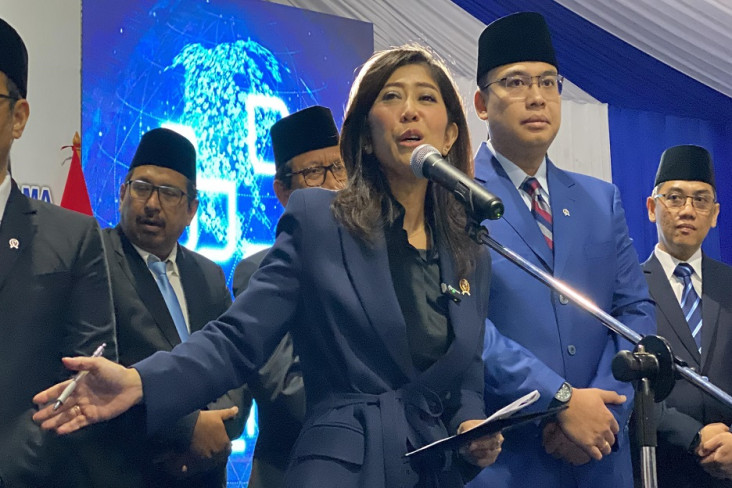 Menkomdigi Targetkan...