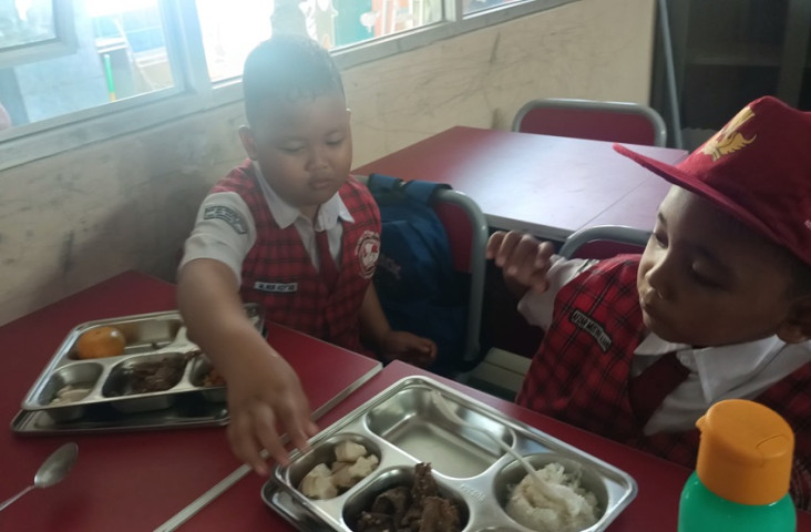 Makan Bergizi Gratis...