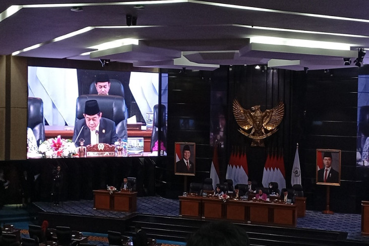 Paripurna DPRD DKI Tetapkan...