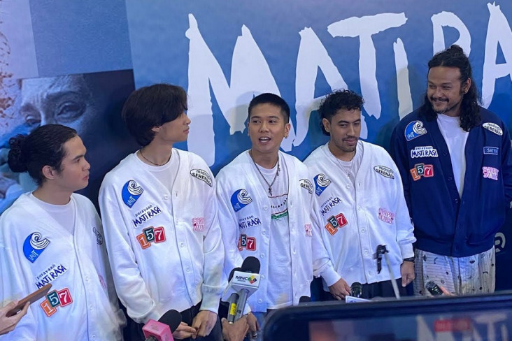 Iqbaal Ramadhan Dibuat...