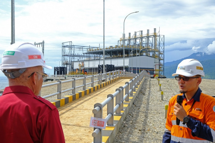 Smelter Nikel Gunakan...