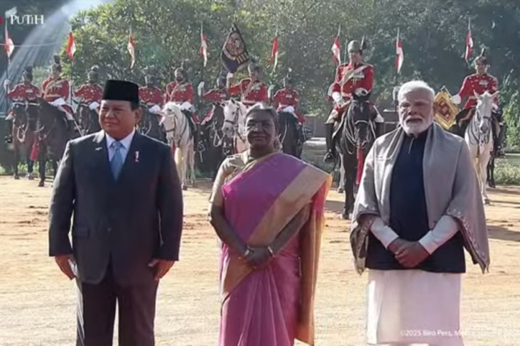 Presiden Prabowo Kunjungi...