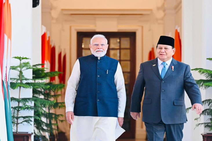 Momen Prabowo Gelar...
