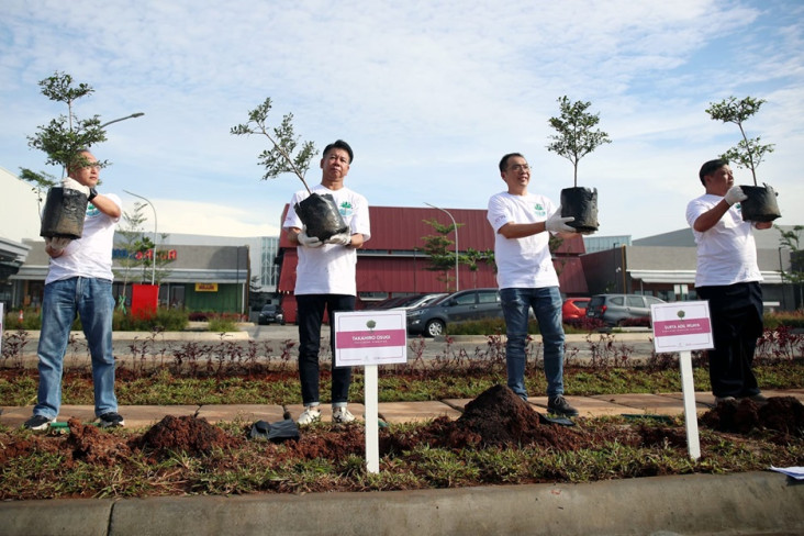 AEON Indonesia dan EASTVARA...