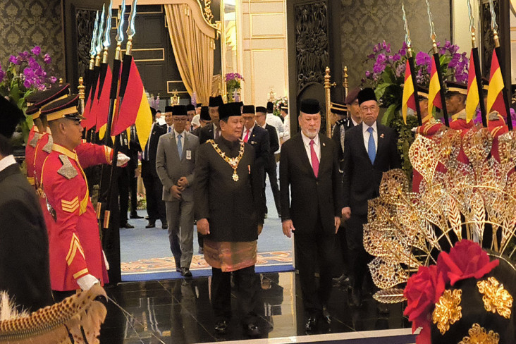 Prabowo Terima Penghargaan...