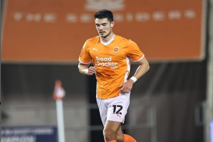 Elkan Baggott Bikin...