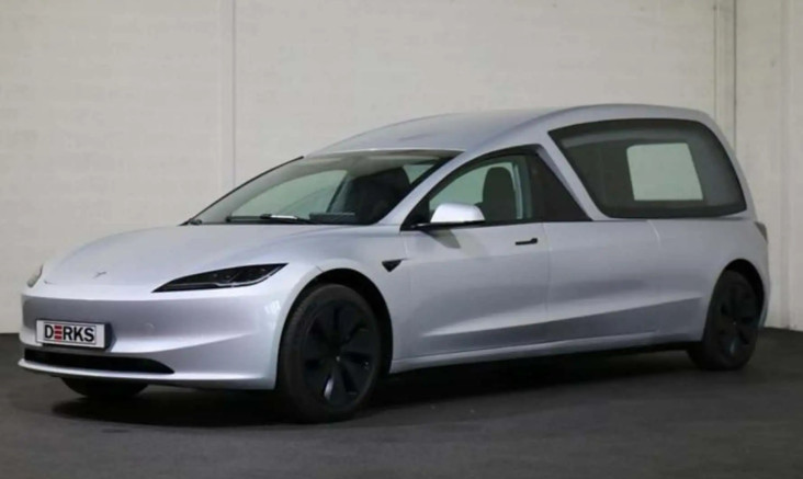 Tesla Model 3 Menjadi...