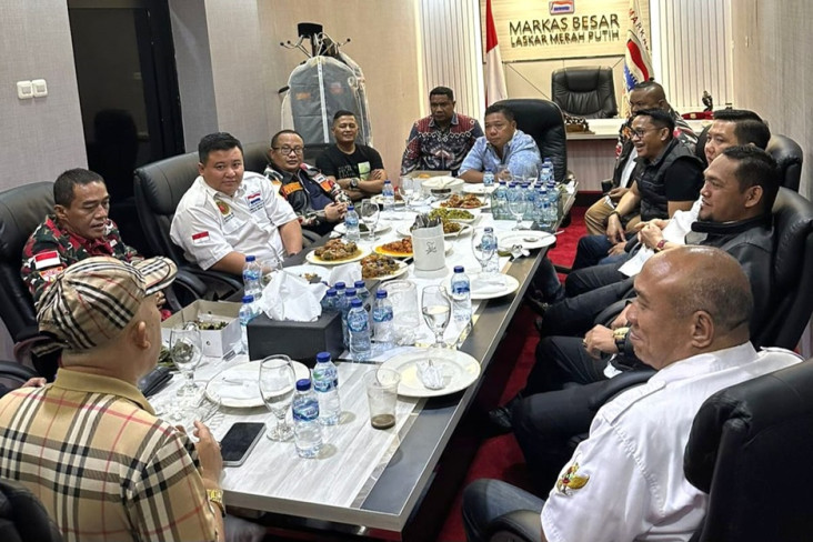 Laskar Merah Putih Kecam...