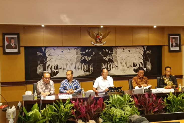 Menkum Supratman Andi...