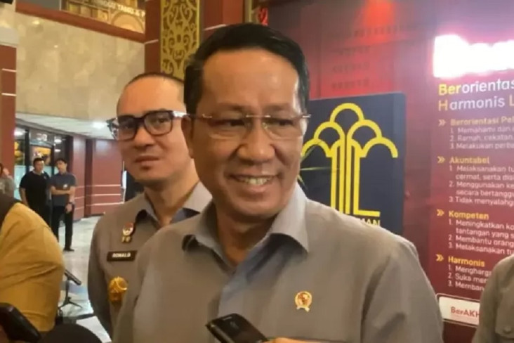 Menkum Siap Serahkan...
