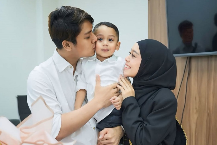 Lesti Kejora Melahirkan,...