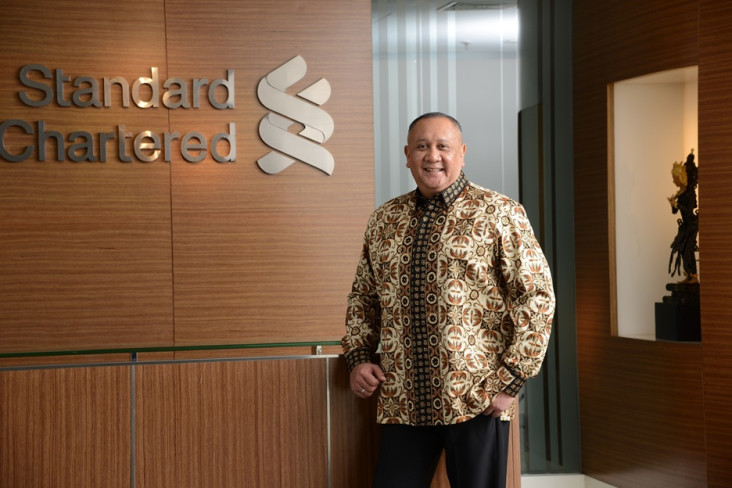Raja Charles III Anugerahkan...