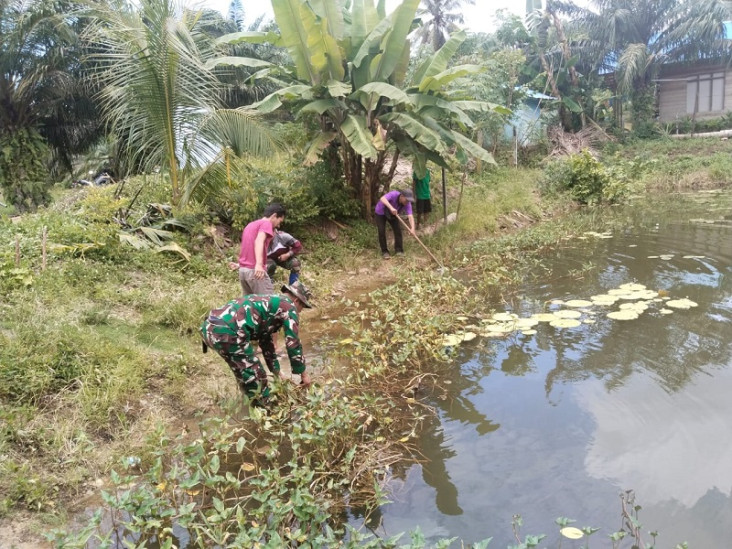 TNI dan Masyarakat Gotong...