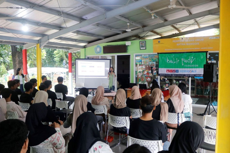 Yayasan Bulir Padi Berikan...
